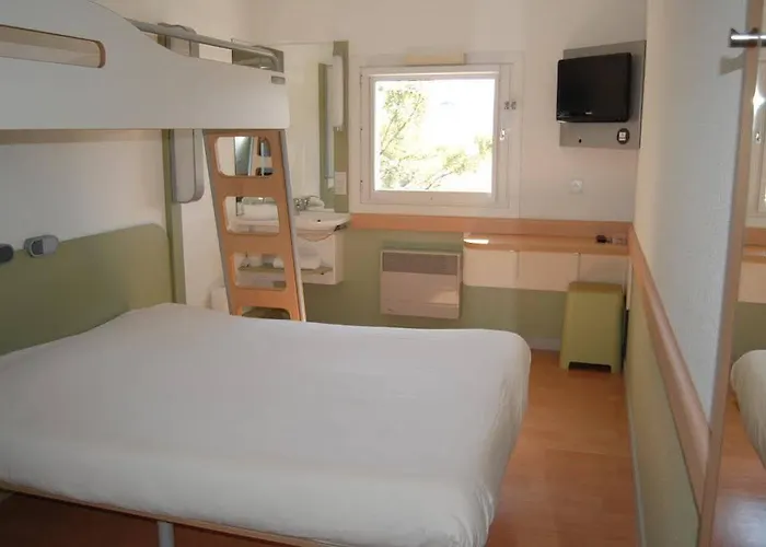 Отель Ibis Budget Capitou