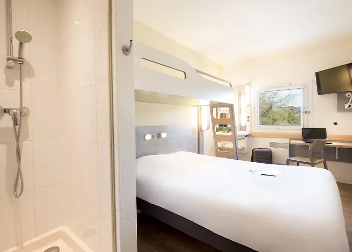 Отель Ibis Budget Capitou 2*